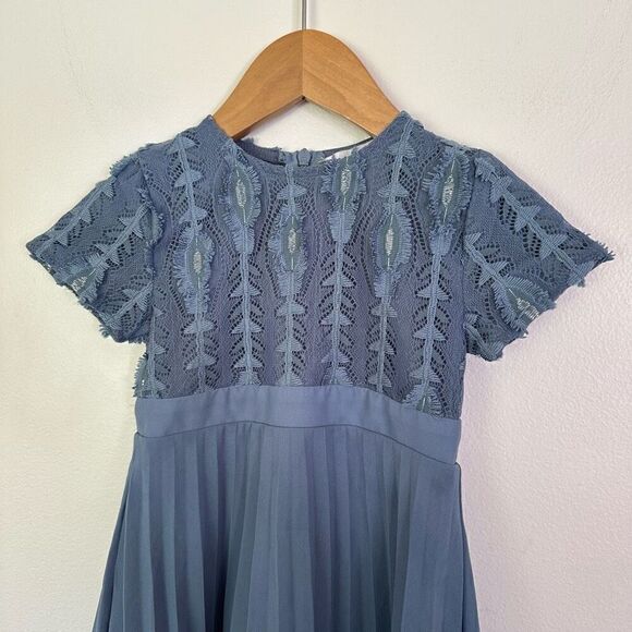 Ivy City Co Mommy and Me Mini Misty Blue Island Textured Pleated Short-sleeve Mi - Picture 10 of 13